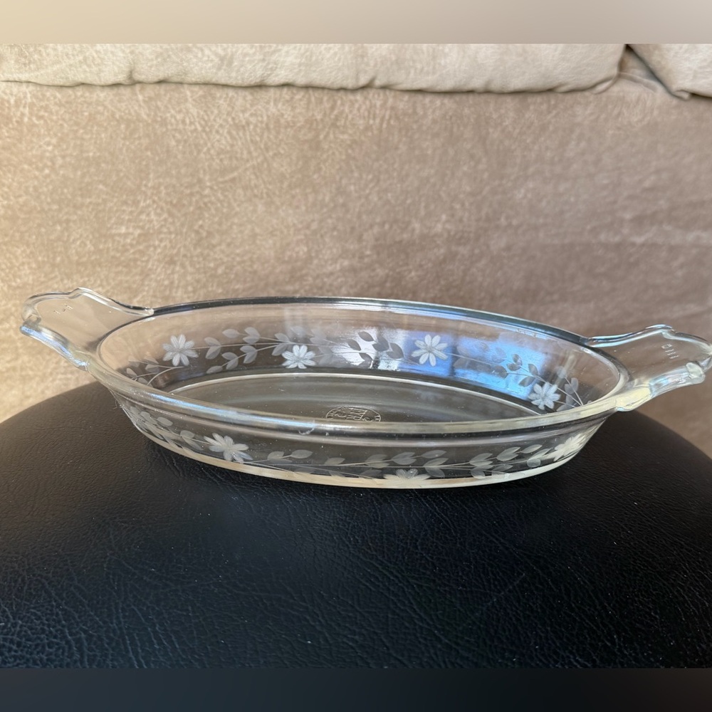 Beautiful Vintage Clear Glass Oval Pyrex Au Gratin Dish w/ Etched Floral Design - Picture 10 of 12